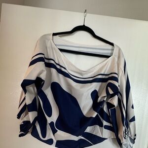 Navy/blue white top